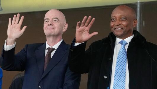 Gianni Infantino und Patrice Motsepe