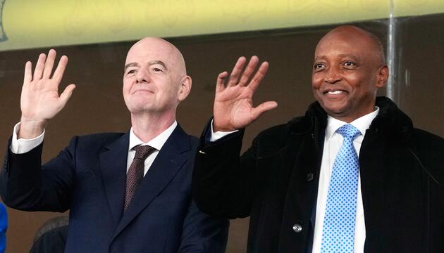 Gianni Infantino und Patrice Motsepe