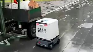 Anhängerkupplung knockt Lieferroboter aus