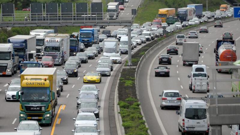 Stau auf der A8