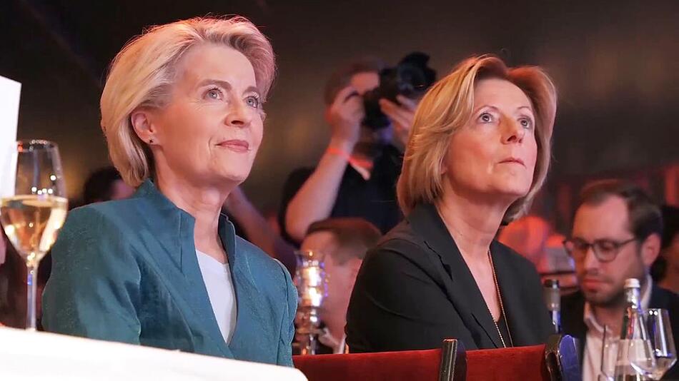 Politikerin des Jahres: Von der Leyen erhält Auszeichnung in Berlin
