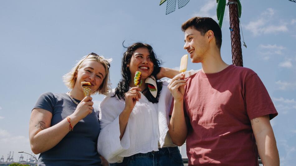 Die meisten Deutschen essen nicht nur im Sommer Eis.