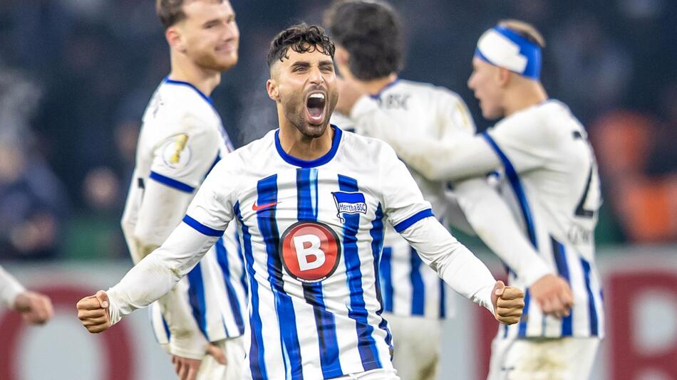 Nader Jindaoui jubelt im Trikot von Hertha BSC