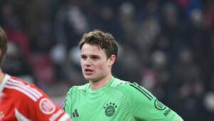 Jonas Urbig gab bei Bayerns Niederlage gegen Augsburg keine gute Figur ab.