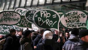 Demonstration gegen verschärfte Sicherheitsmaßnahmen beim Fußball