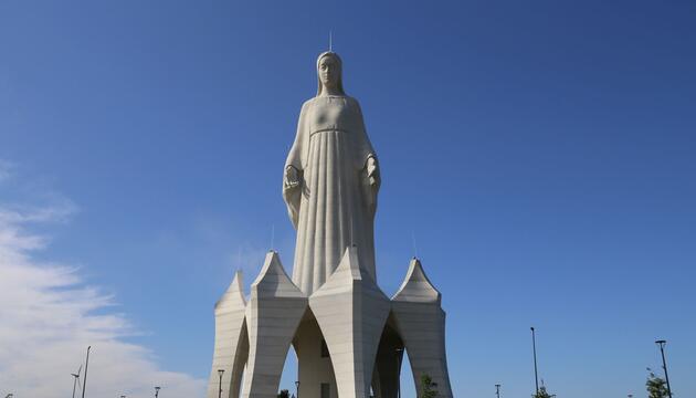 Gigantische Marienstatue in Polens Provinz