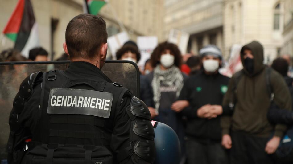 Protestierende an Sorbonne-Uni in Paris