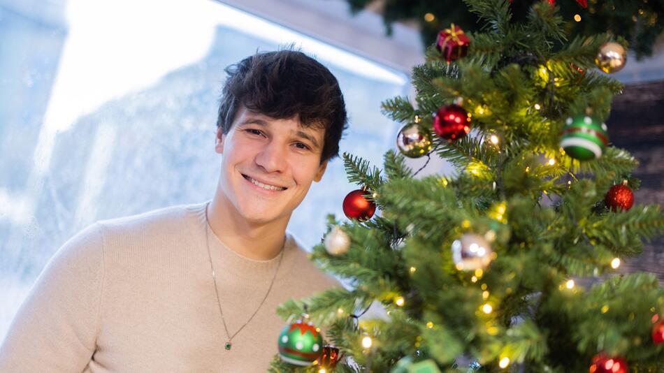 Wincent Weiss trifft auf Weihnachtstruck-Tour seine Fans