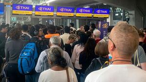 Reisechaos nach Flut: Wütende Passagiere protestieren gegen Thai Airways in Bangkok
