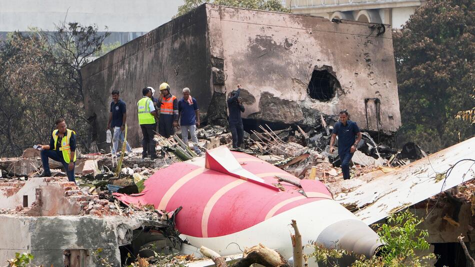 Nach dem Flugzeugabsturz in Indien