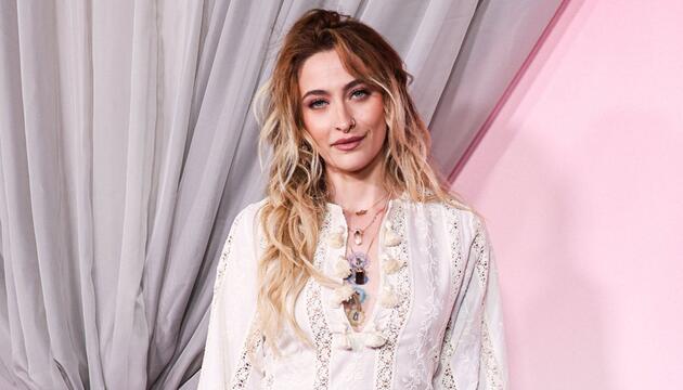 Paris Jackson macht öffentlich, dass sie schon zweimal verlobt war.