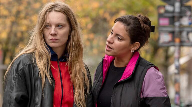Mila Sahin (Almila Bagriacik), Anna Nowak (Lilith Stangenberg)