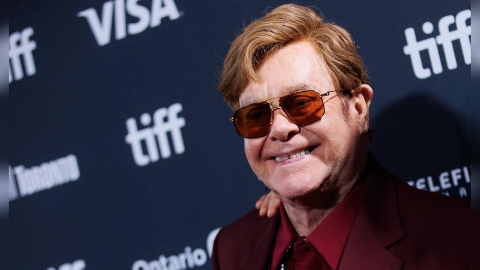 Verfügt nur noch über wenige Originalkörperteile: Elton John