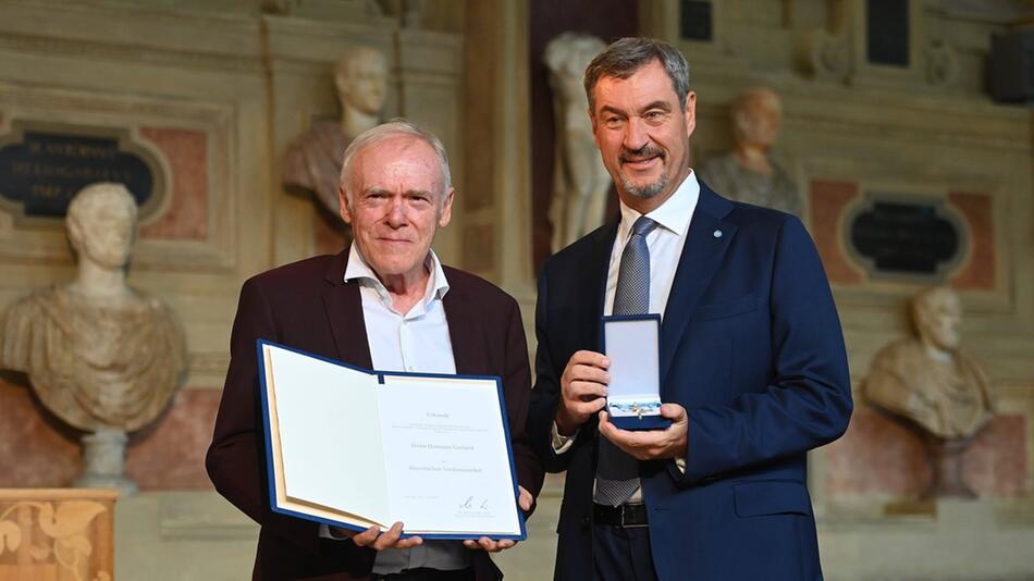 Erst der Bayerische Verdienstorden, kurz darauf die Trainer-Rente für Hermann Gerland (li.)