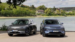 Geely E5 (l) und Starray
