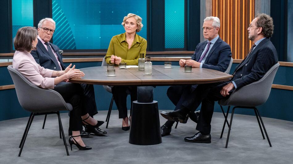 Caren Miosga mit ihren Gästen: Norbert Röttgen, Claudia Major, Heribert Prantl, Rüdiger von Fritsch