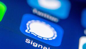 Das Logo des Messenger Dienstes Signal auf einem Smartphone
