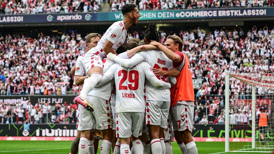 1. FC Köln jubelt