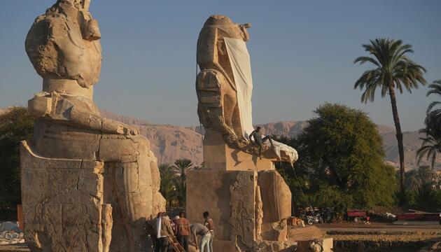 Statuen in Luxor