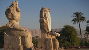 Statuen in Luxor