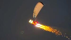 Feuriger Ritt am Himmel: Fliegender Weihnachtsmann sorgt für Überraschung