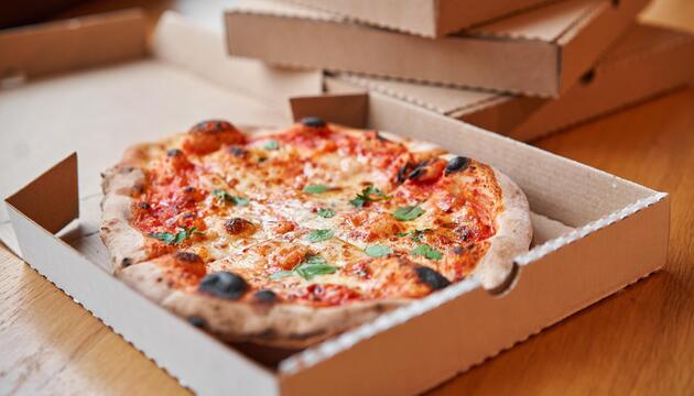 Pizza im Karton