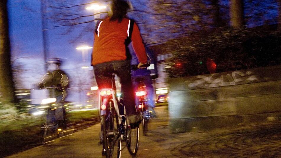 Betrunken Fahrrad fahren Achtung, es droht der Verlust