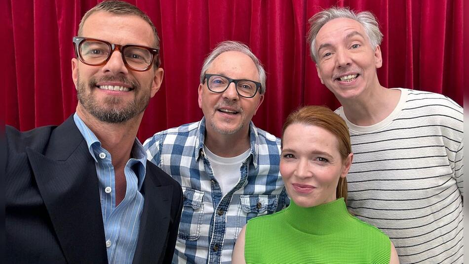 Joko Winterscheidt begrüßt in Staffel 10 Olli Dittrich, Karoline Herfurth und Olli Schulz (v.l.).