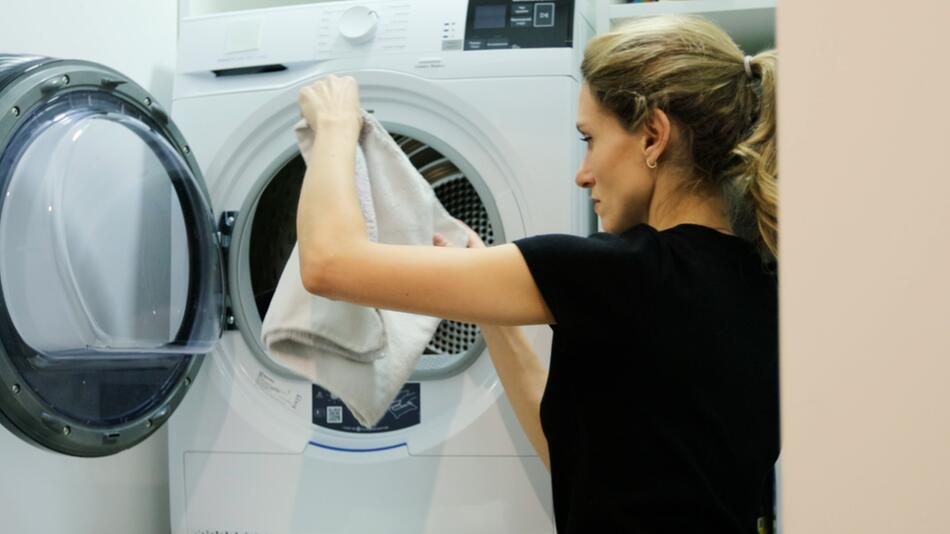 Handtücher stinken nach dem Waschen? So wird die Wäsche wieder frisch