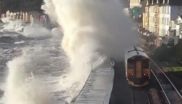 Monsterwelle in England