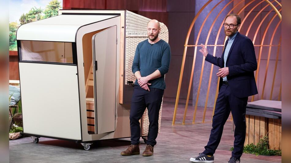 "Die Höhle der Löwen": Thorsten (r.) und Thomas Sauer präsentieren ihre "Korbsauna".