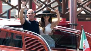 Jeff Bezos und Ehefrau Lauren Sánchez Bezos haben für ihre Flitterwochen Venedig hinter sich ...