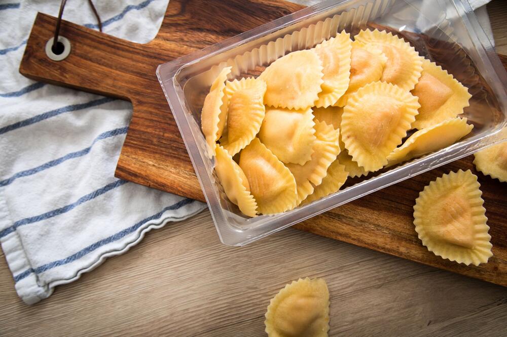 Eine Packung frische Ravioli
