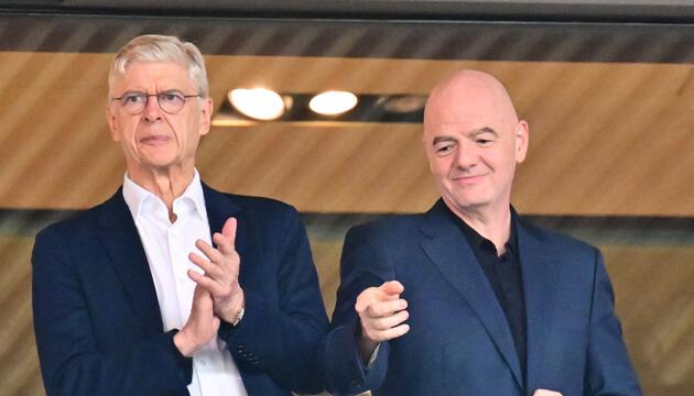 Gianni Infantino (r) und Arsène Wenger