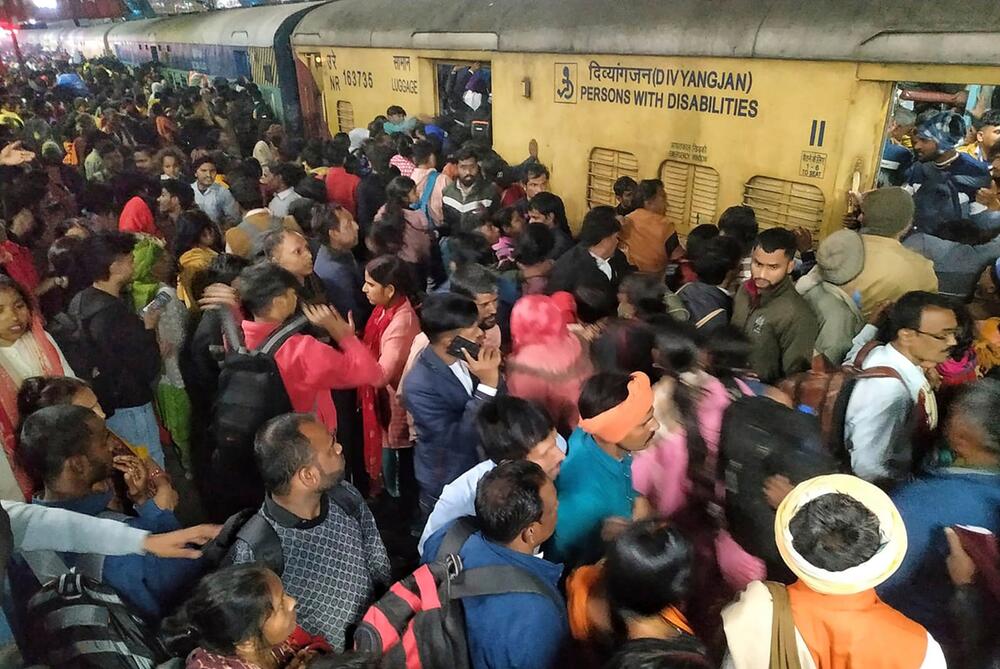 Massenpanik auf Bahnhof in Neu Delhi