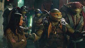 Megan Fox und die "Turtles" in "Teenage Mutant Ninja Turtles: Out of the Shadows".