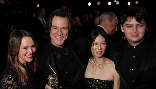 Jim Carrey mit seiner Freundin Mina (M.) in Paris. Mit dabei waren auch seine Tochter und sein ...