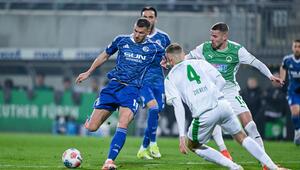 Edin Dzeko spielt für den FC Schalke 04.