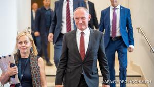 Innenminister Karner am Weg in den U-Ausschuss