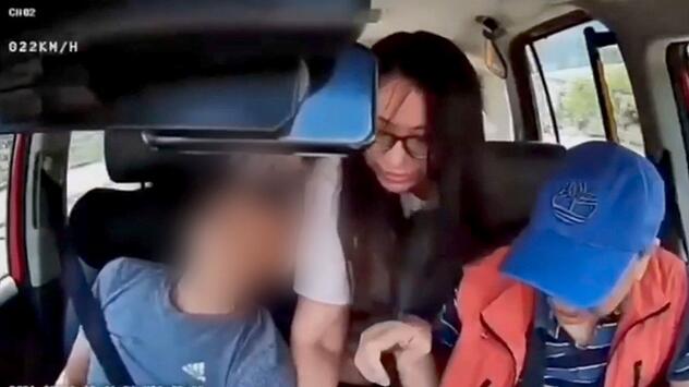 Bewusstlos am Steuer: Taxi-Fahrgäste greifen in Hongkong ins Lenkrad