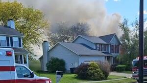 Flugzeug stürzt auf Haus in Ohio