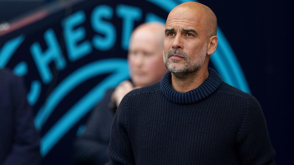 Manchester Citys Trainer Pep Guardiola