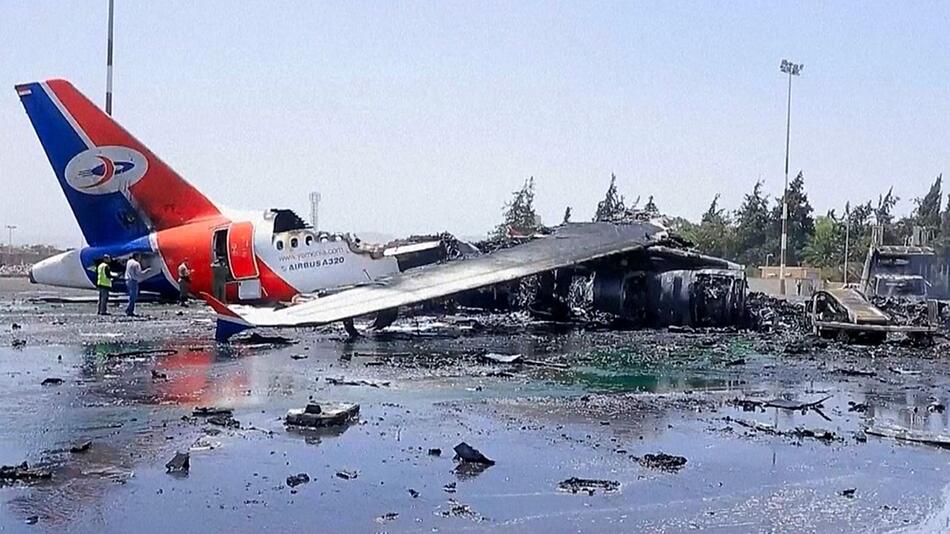 Letztes Flugzeug zerstört: Israel beschießt Flughafen im Jemen