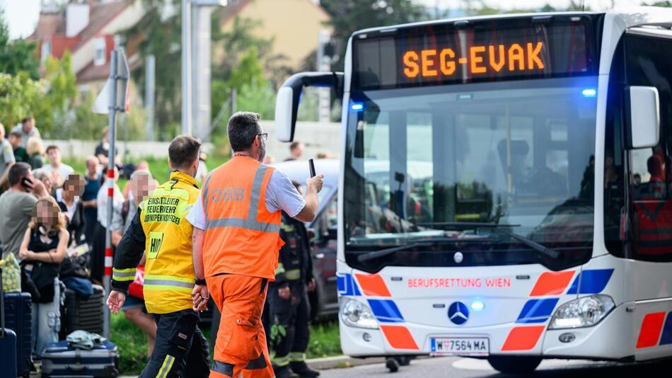 Die Passagiere wurden am Sonntagabend evakuiert