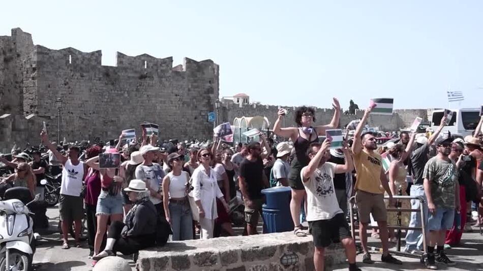 Israelische Touristen werden auf Rhodos mit Protest empfangen