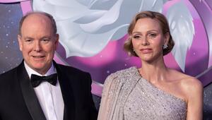 Fürstin Charlène war an der Seite von Fürst Albert II. der Star des Rosenballs.