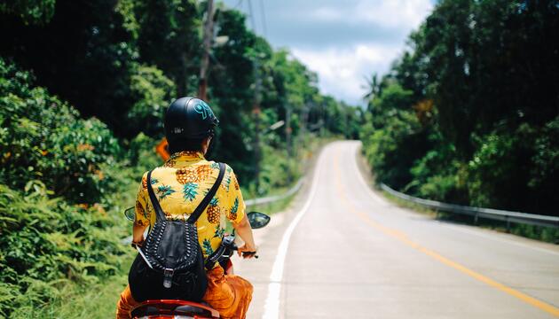 Rollerfahrer in Thailand