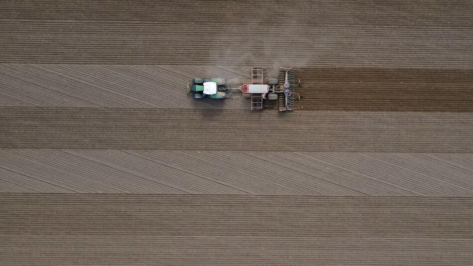 Landwirt bei der Feldarbeit