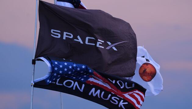 Flaggen: SpaceX, Elon Musk