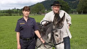 "Mein Vater, der Esel und ich": Tinka (Isabell Polak) bekommt überraschenden Besuch von Hartmut ...